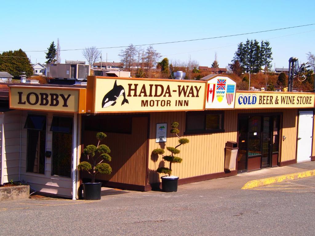 Port McNeill Haida Way Motor Inn מראה חיצוני תמונה
