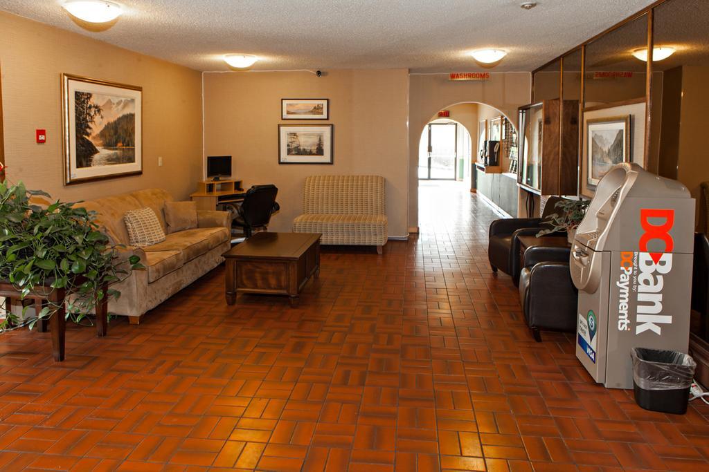 Port McNeill Haida Way Motor Inn מראה חיצוני תמונה