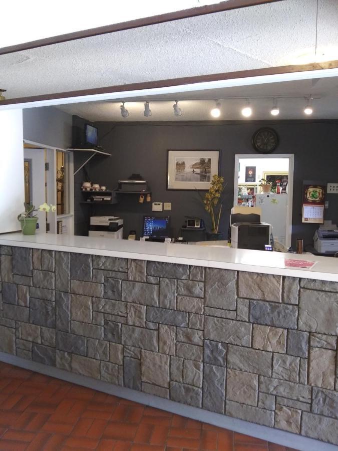Port McNeill Haida Way Motor Inn מראה חיצוני תמונה