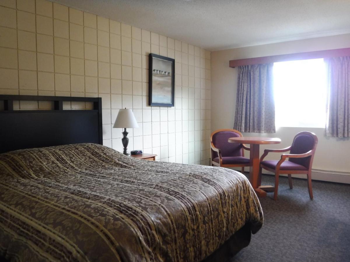 Port McNeill Haida Way Motor Inn מראה חיצוני תמונה