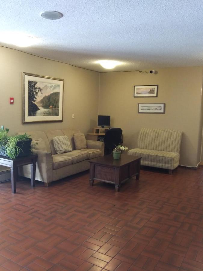 Port McNeill Haida Way Motor Inn מראה חיצוני תמונה