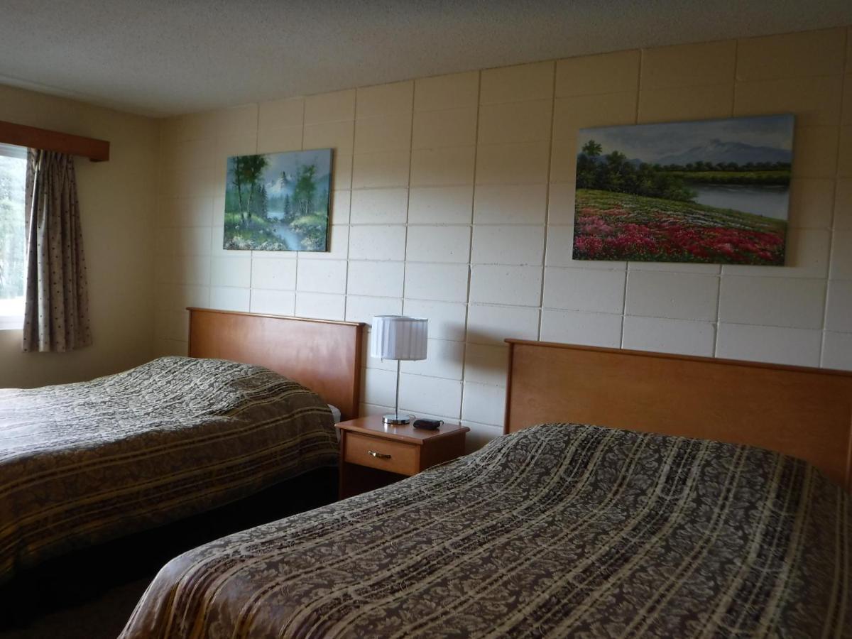 Port McNeill Haida Way Motor Inn מראה חיצוני תמונה