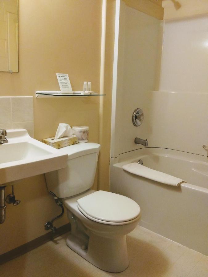Port McNeill Haida Way Motor Inn מראה חיצוני תמונה